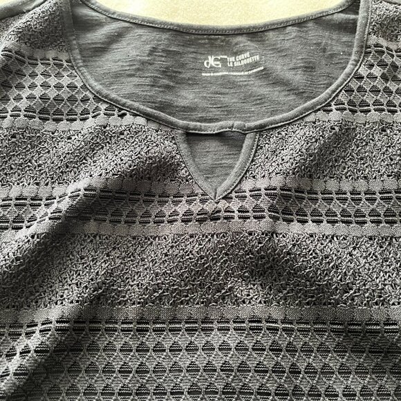 Black D/C Jeans TShirt with Lace Pattern - Size 2X GUC - Picture 7 of 9